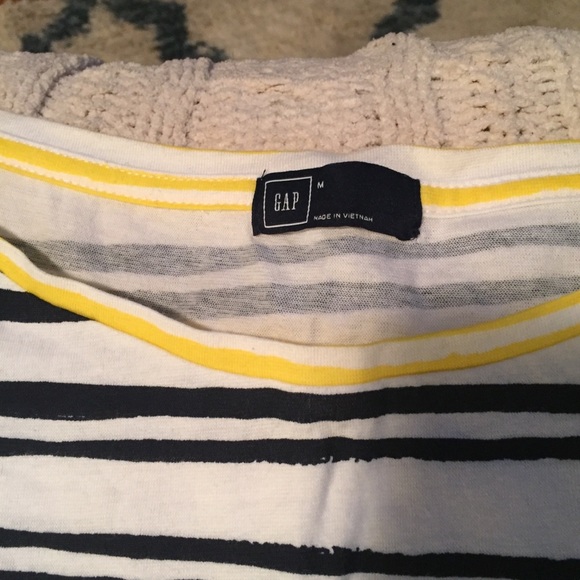 Gap long sleeve. Size medium. Never worn. - Picture 2 of 2